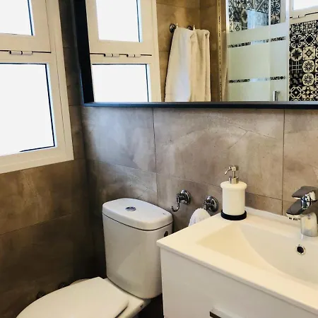 5 Min Walk From Yumbo! 128