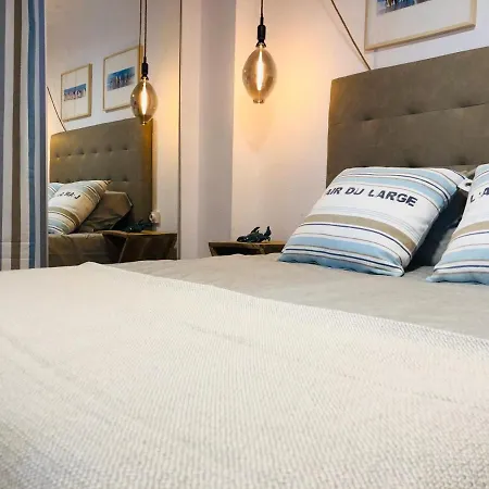 5 Min Walk From Yumbo! 128