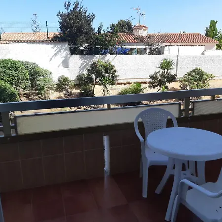 5 Min Walk From Yumbo! 128